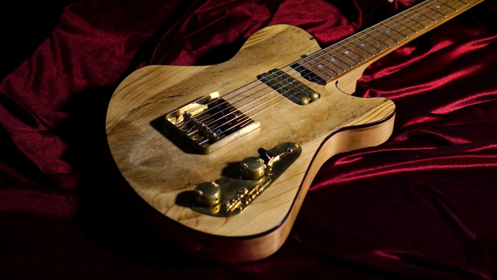 Boutique Guitar made from Jerusalem Pine - Building a salveged hollowbody woodpiece