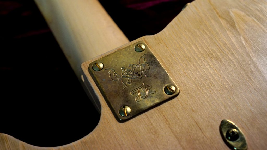 Boutique Guitar made from Jerusalem Pine - Building a salveged hollowbody woodpiece