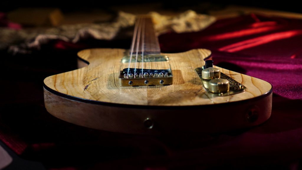 Boutique Guitar made from Jerusalem Pine - Building a salveged hollowbody woodpiece